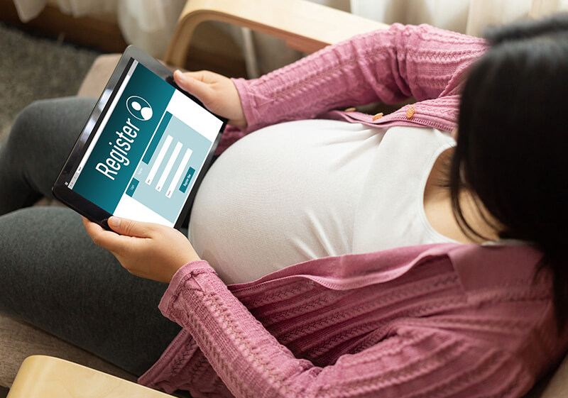 Pregnant student registers for classes